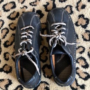 BORN bowling type shoes. 39. Leather. Arch support. Very cute and comfy. GUC.